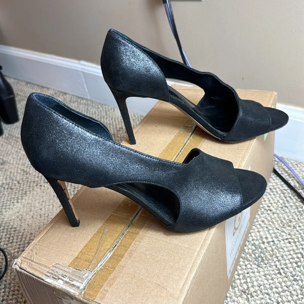 Vince Camuto • Women's Alinton High Heel • 🖤 Size 9.5 • Black • SO gently worn!